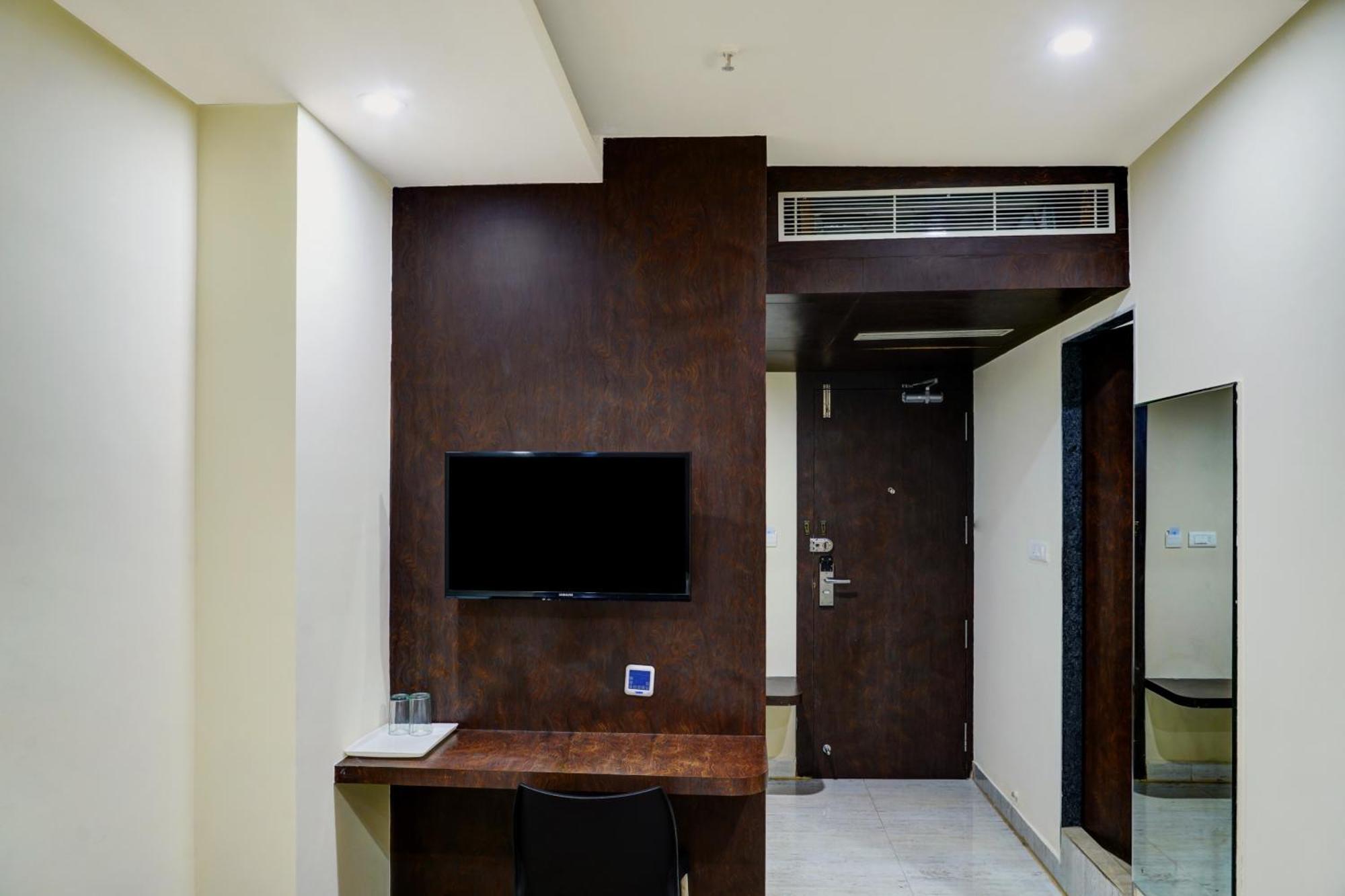Super Townhouse Dev'S Inn By Cj Gunadala Екстер'єр фото